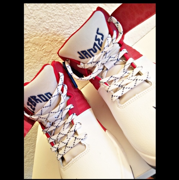 Lebron James - Picture 2 of 2